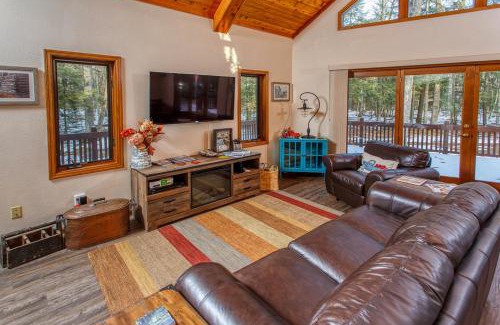 Sturgeon Bay House | Cabin in the Woods by Simple Life Rentals