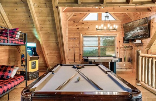 Sevierville House | Cabin-n-Smokys! Indoor Resort Pool Views Hot Tub Game Room