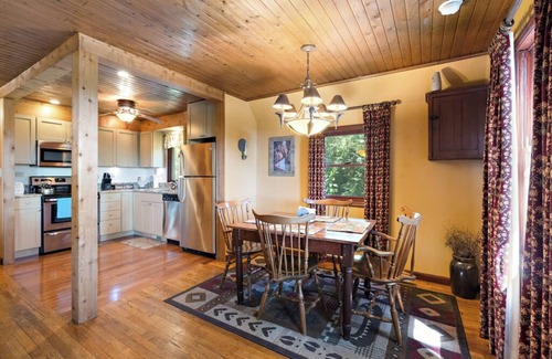 Blowing Rock Cabin | Cabin near BR/Boone, fire pit, WIFI, secluded, nearby hikes, and VIEWS!