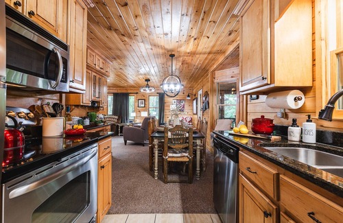 Sautee Nacoochee Cabin | Cabin Near Helen – Hot Tub - Fire Pit - Egg Chairs