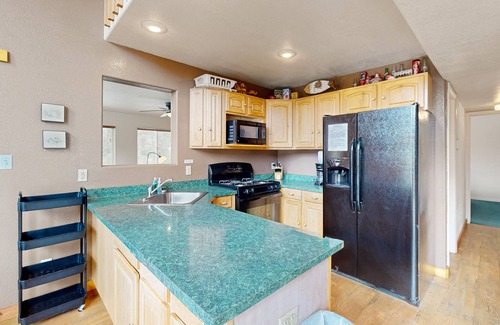 Mammoth Creek Cabin | Cabin near Panguitch Lake with mountain views, children's items, balcony, grill