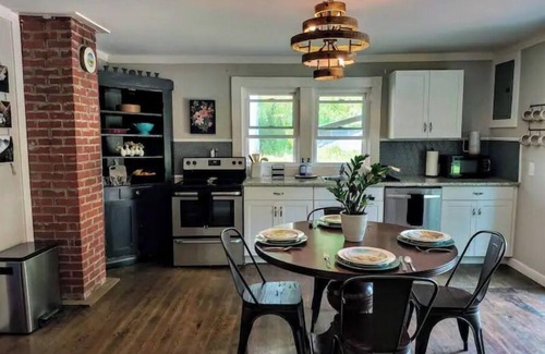 Altamont Cabin | Cabin Near Ski & Wineries. Mountain & meadow views, large lawn & your own creek!