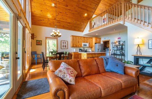 Helen House | Cabin near wineries, hiking, fishing, kayaking, antiquing and more.