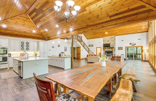 Golden Cabin | Cabin on 23 Acres w/Creek Access in Broken Bow