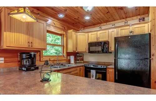 Albany Cabin | Cabin on Dale Hollow - Park your boat on shore and walk up to the cabin.