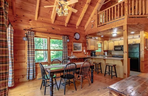 Albany Cabin | Cabin on Dale Hollow - Park your boat on shore and walk up to the cabin.
