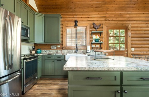 Munds Park Cabin | CABIN on EDGE of FOREST, KAYAK on LAKE