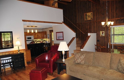 Murphy Cabin | Cabin on Hiawassee River 1 Mile from Campbell Folk School