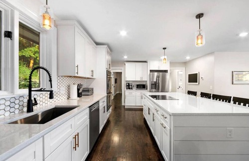 Hendersonville Cabin | Cabin on the Hill - North Nashville Stunner!