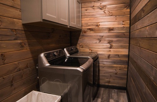 Jasper Cabin | Cabin retreat in the Ozark mountains-4 miles from downtown Jasper Dog Friendly!