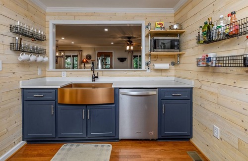 Tigerville Cabin | Cabin Retreat near Blueridge Mountains, scenic highway