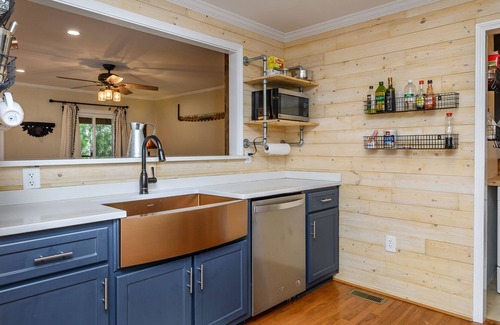 Tigerville Cabin | Cabin Retreat near Blueridge Mountains, scenic highway