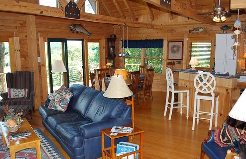 West Jefferson Cabin | Cabin-River views/access & Mtn Views,HotTub,pet friendly,WIFI,Smart TV's