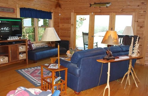 West Jefferson Cabin | Cabin-River views/access & Mtn Views,HotTub,pet friendly,WIFI,Smart TV's