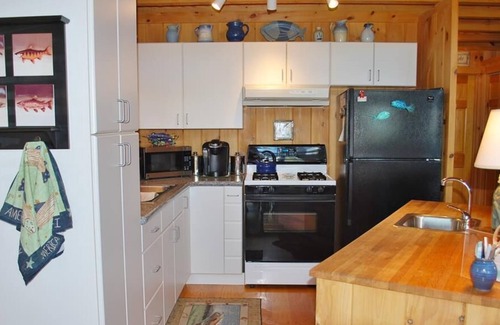 West Jefferson Cabin | Cabin-River views/access & Mtn Views,HotTub,pet friendly,WIFI,Smart TV's