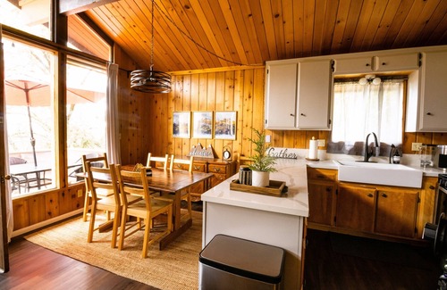 Running Springs Cabin | Cabin - Rustic Glam + Game Room + Views +Workspace- Minutes from attractions