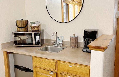 Woodland Park Bed & Breakfast | Cabin Suite Bed & Breakfast