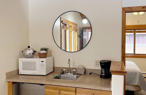 Woodland Park Bed & Breakfast | Cabin Suite Bed & Breakfast