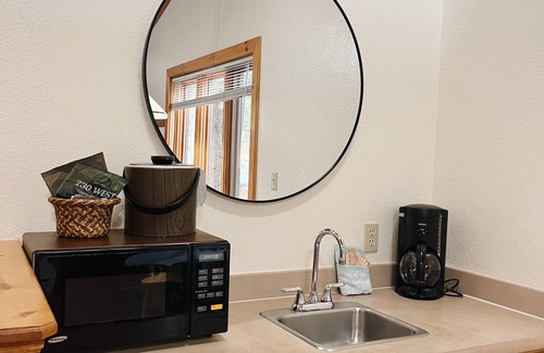 Woodland Park Bed & Breakfast | Cabin Suite Bed & Breakfast