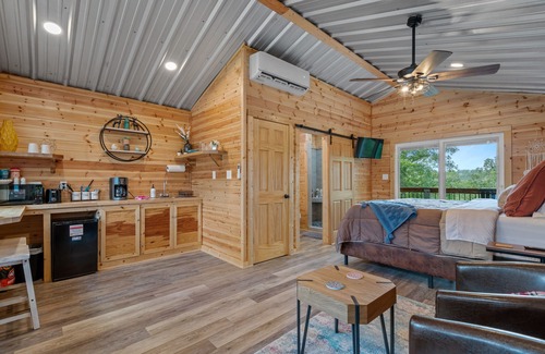 Mid America Cabin | Cabin #5 @ Rock Creek Cabins! Pet Friendly! Minutes to Shopping & Dining!