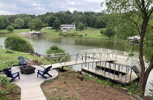 Vonore Cabin | Cabin w/ Dock-Fire Pit-Hot Tub-Updated Kitchen-On Tellico Lake-Bat Creek Cove-Great for Families!