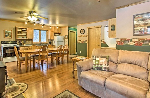 Wisconsin Dells Cabin | Cabin w/ Kayaks Situated on the Wisconsin River!