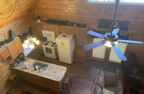 Sevierville Cabin | Cabin w/loft & beautiful updates, indoor fun/hot tub/new grill & communal pool!
