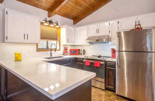 Munds Park House | Cabin w/Rustic Charm, Modern Perks & Pine Views