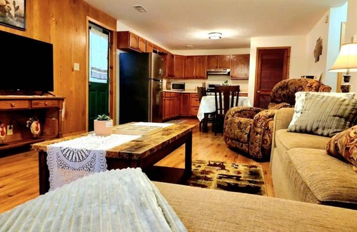 Logan Cabin | Cabin with Hot Tub~Firepit~Games