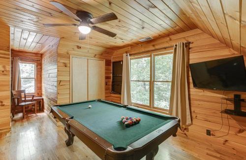 Cleveland House | Cabin with Jacuzzi & Hydrotherapy SpaNear Helen