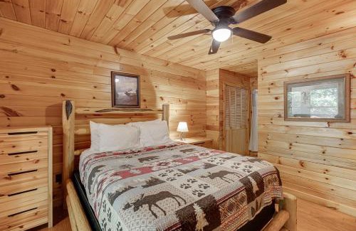 Cleveland House | Cabin with Jacuzzi & Hydrotherapy SpaNear Helen