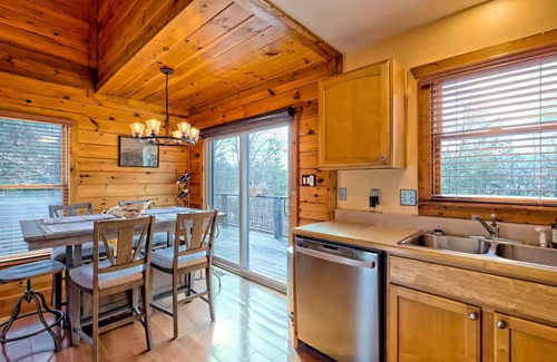 Hiawassee Cabin | Cabin with Mountain & Lake Views, Fire Pit, WiFi, AC, EV Charger, Pond/Fountain