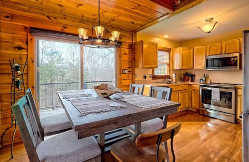 Hiawassee Cabin | Cabin with Mountain & Lake Views, Fire Pit, WiFi, AC, EV Charger, Pond/Fountain