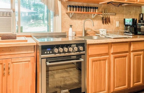 East Stroudsburg Cabin | Cabin with pool at Pocono Mountains -Shawnee/Camelback