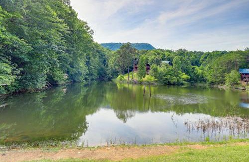 Gatlinburg - Pigeon Forge House | Cabin with Private Hot Tub about 7 Mi to Pigeon Forge!