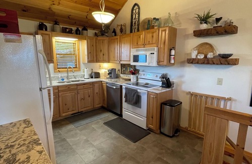 Purlear House | Cabin with sunset VIEWs for Miles! Close to Boone and Blue Ridge Parkway