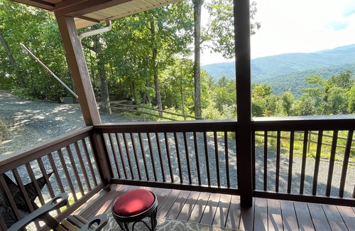 Purlear House | Cabin with sunset VIEWs for Miles! Close to Boone and Blue Ridge Parkway