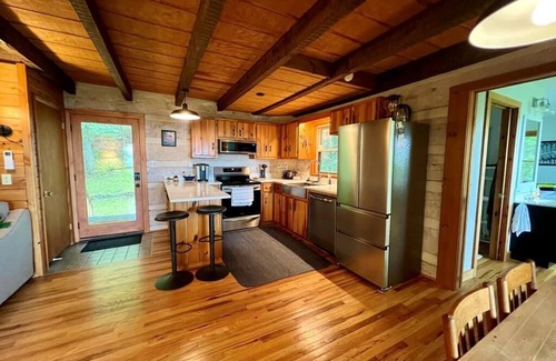 West Jefferson Cabin | Cabin with views, Med.dog friendly,screened porch,fire table,WIFI,foosball