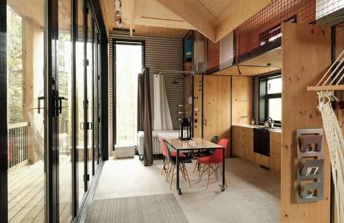 Eastman House | Cabin Zoobox 84