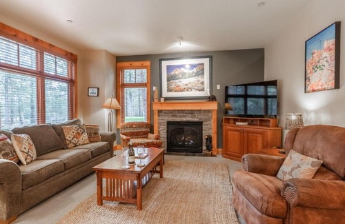 Crooked Pines House | Cabins 1