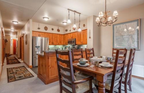 Crooked Pines House | Cabins 1