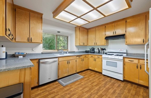 Strawberry Cabin | Cabins at Strawberry - Oak