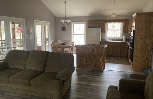 Mammoth Cave House | Cabins in Brier Creek near Lake Nolin State Park and Mammoth Cave