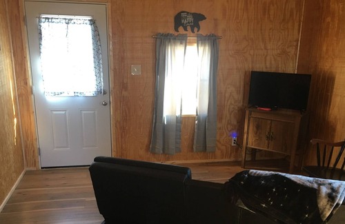Jasper Cabin | cabins located in the heart of the Ozarks. Enjoy all the Ozarks has to offer.