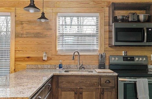 Wilsonville Cabin | Cabins of Lay Lake at Beeswax Cabin #2