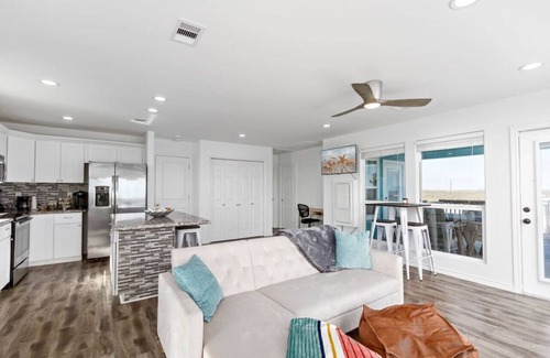 Port Bolivar House | Cabn By the Sea Ultra Secluded Beachfront Home