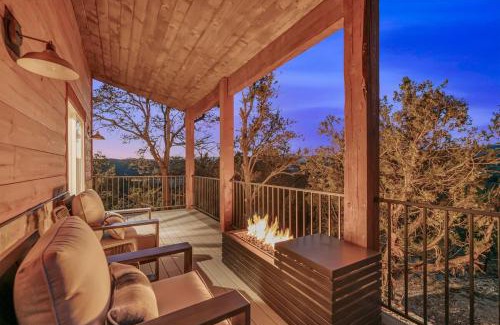 Orderville House | Cactus Canyon Retreat Zion Base Hot Tub View