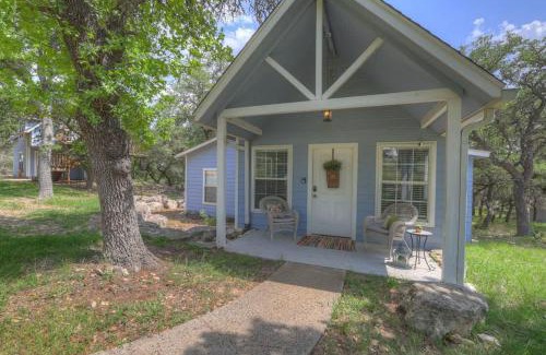 Fredericksburg House | Cactus Flower Lodge-20 min to Downtown-Starlit Sky Views