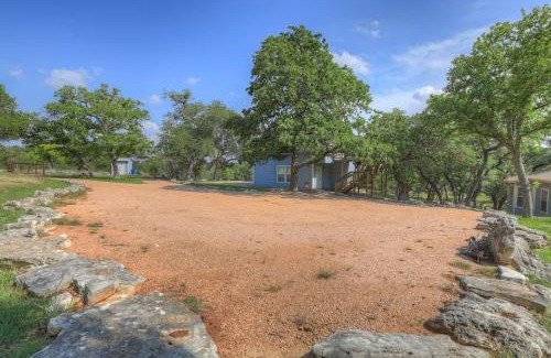 Fredericksburg House | Cactus Flower Treehouse-Pet Friendly-Hill Country Views!