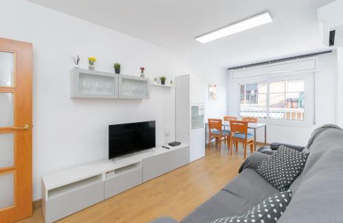 Cornella de Llobregat Apartment | Cadilac Cornellà ,Parking free, Tram, Metro, Bus